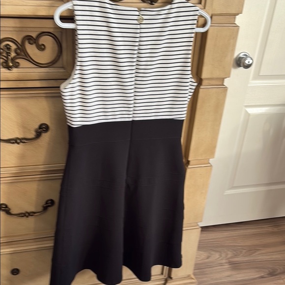 Tommy Hilfiger White and Black Sleeveless Midi Sheath Dress with Crew Neck - Picture 7 of 7